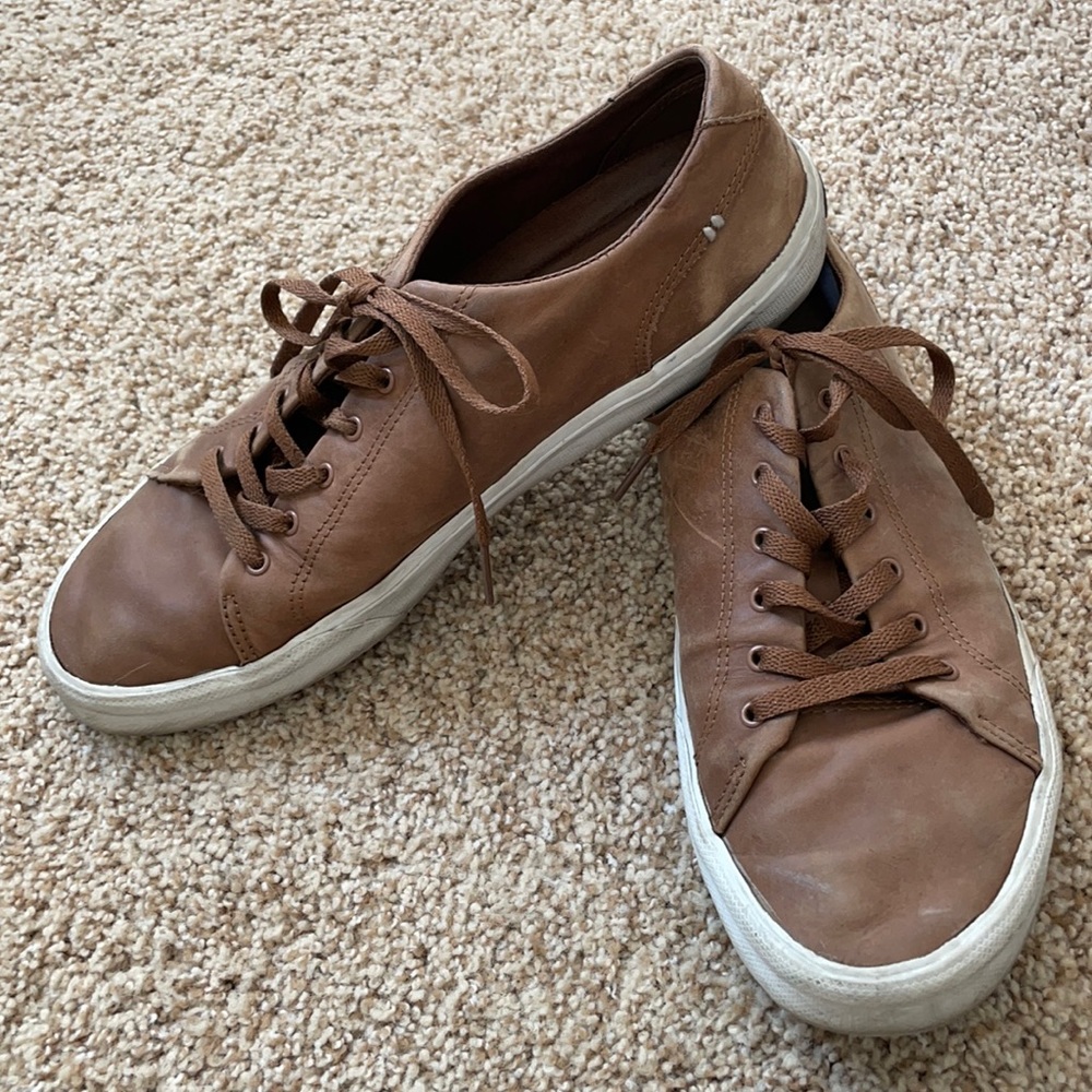 Men’s leather sneaker - size 9.5 - sperry